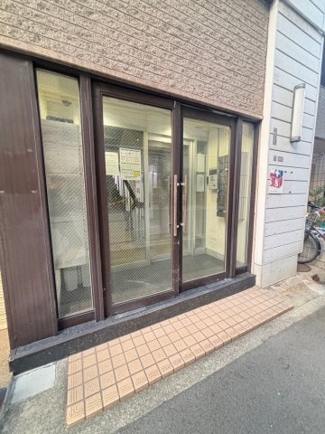 井上ビルのエントランス