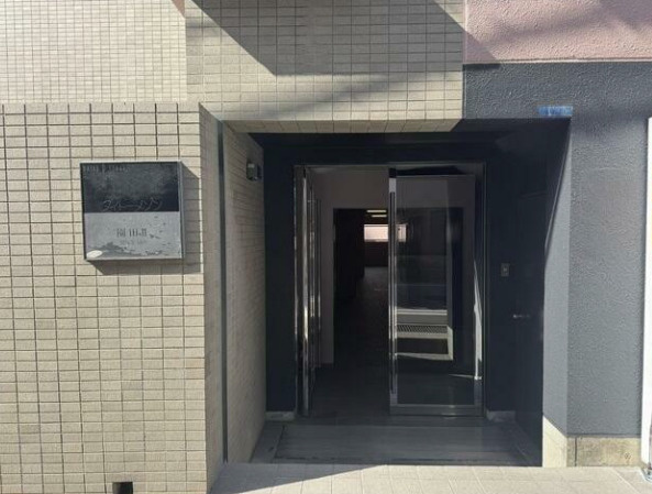 ダイドーメゾン園田Ⅱ のエントランス
