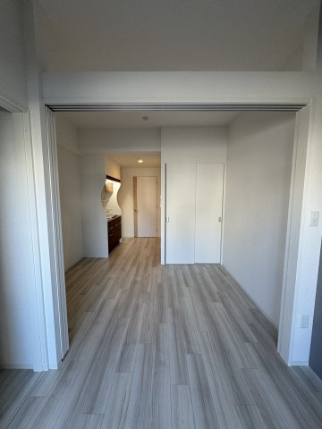 セレニテ神戸ミラクシュッドの洋室