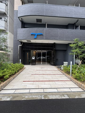 セレニテ難波ミラク弐番館のエントランス