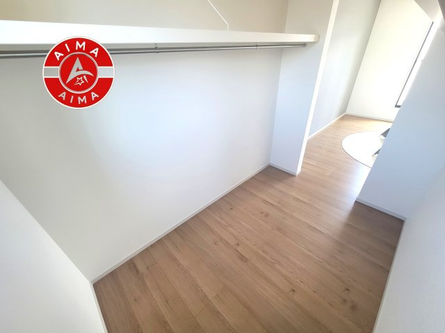 1の収納|洋服や大きな荷物が多い方や人数の多いご家族などは、一般的なクローゼットよりもウォークインクローゼットのほうが使い勝手が良いです。