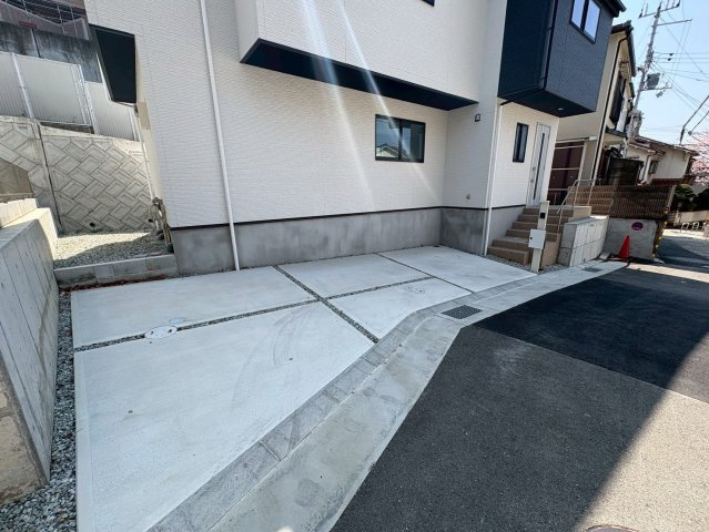 歌敷山４　中古戸建て　未入居の駐車場|駐車場です