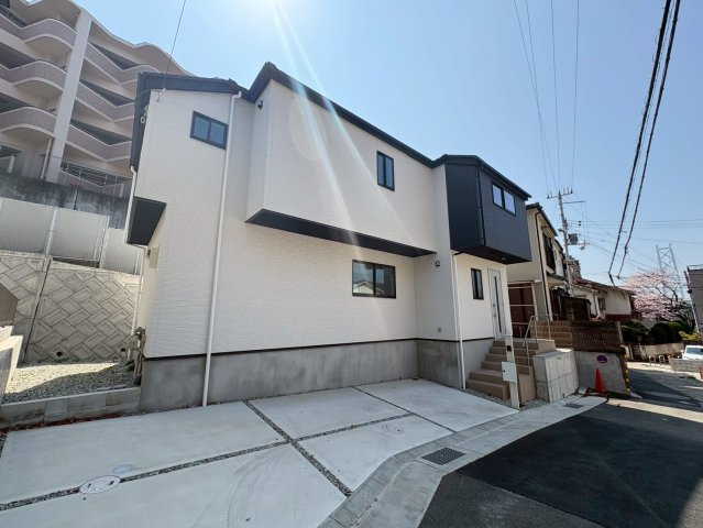 歌敷山４　中古戸建て　未入居の外観|外観もきれいです