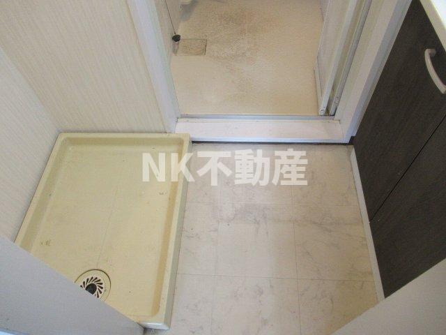 【洗面所】 | ファミール上小阪（河内小阪賃貸） | 明るい洗面所です