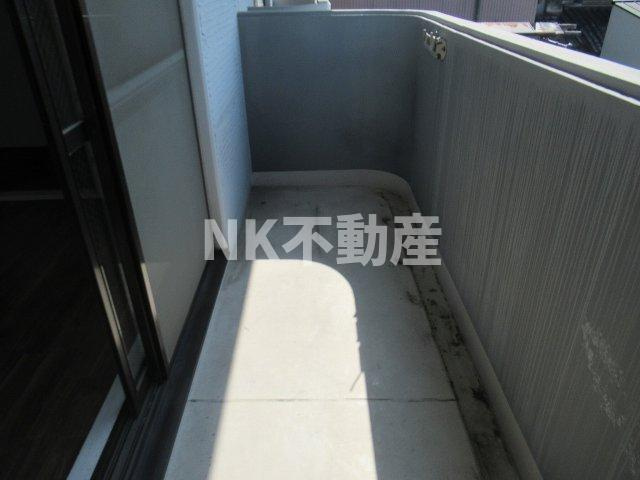 【バルコニー】 | ファミール上小阪（河内小阪賃貸） | 外からの目が気にならないバルコニーで洗濯物が干せます
