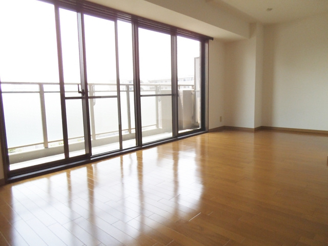 カルム赤羽の居間・リビング|開放的なリビングです♪