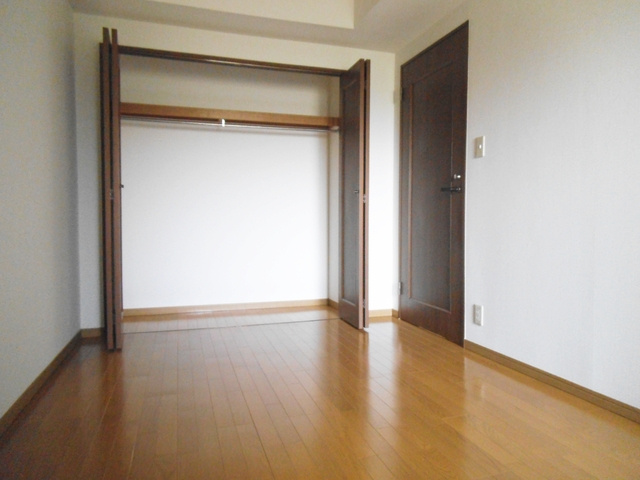 カルム赤羽の寝室|大きなクローゼットが魅力的なお部屋です！