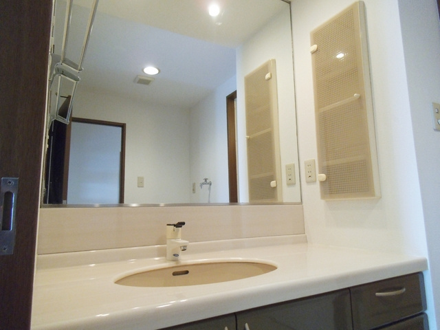 カルム赤羽の洗面所|大きな鏡のパウダールーム♪