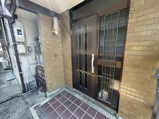 阿南市津乃峰町戎山中古戸建の玄関