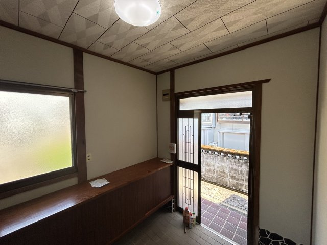 阿南市津乃峰町戎山中古戸建の玄関