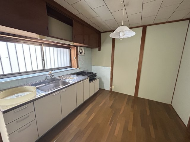 阿南市津乃峰町戎山中古戸建のキッチン