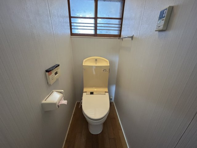 阿南市津乃峰町戎山中古戸建のトイレ