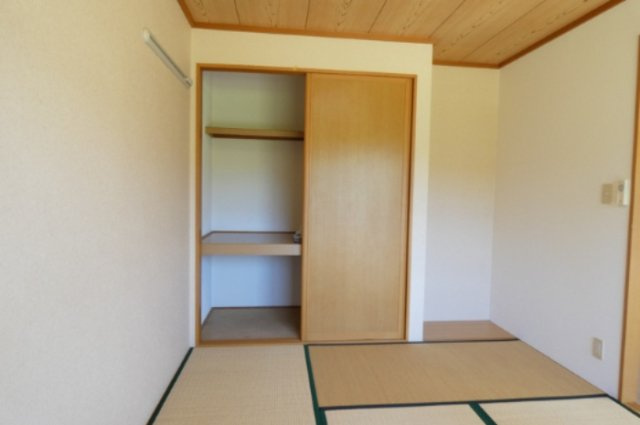 【収納】 | アメニティ殿山　Ａ棟 | 反転間取り別部屋写真です。