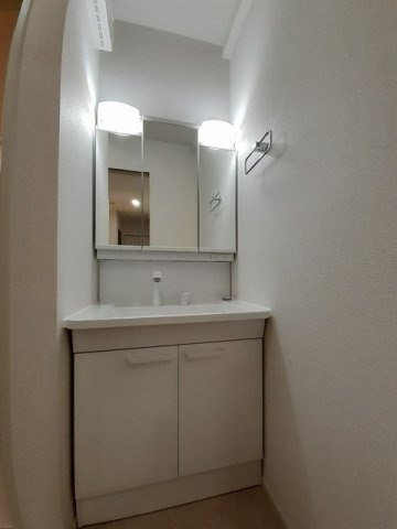 ウィステリア　Ａの洗面所|脱衣スペースもあります