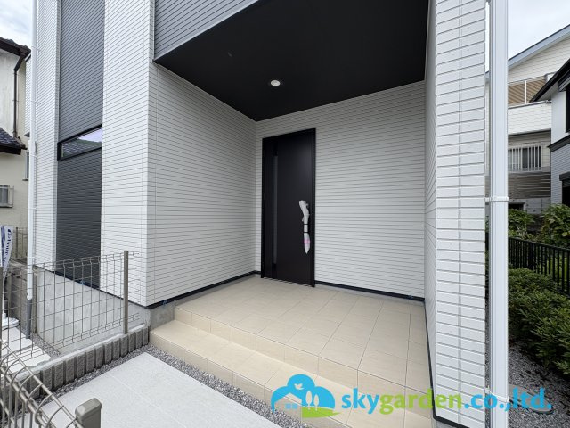 鎌倉市今泉台三丁目　新築戸建　全１棟の玄関|玄関ポーチの様子