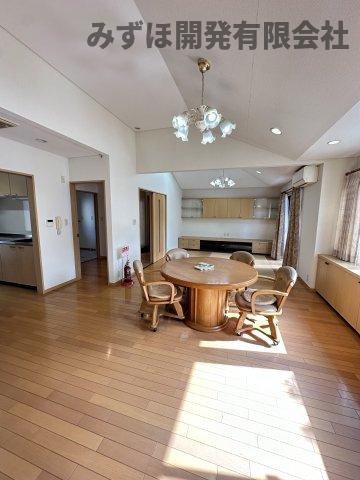 東村山郡中山町あおば5-3の居間・リビング