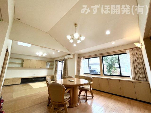 東村山郡中山町あおば5-3のその他|高く設計された天井は、開放的な空間になっています。