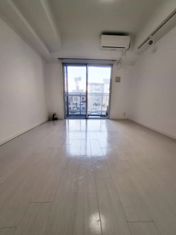 西宮ルモンド甲子園の居間・リビング|8.1帖あります