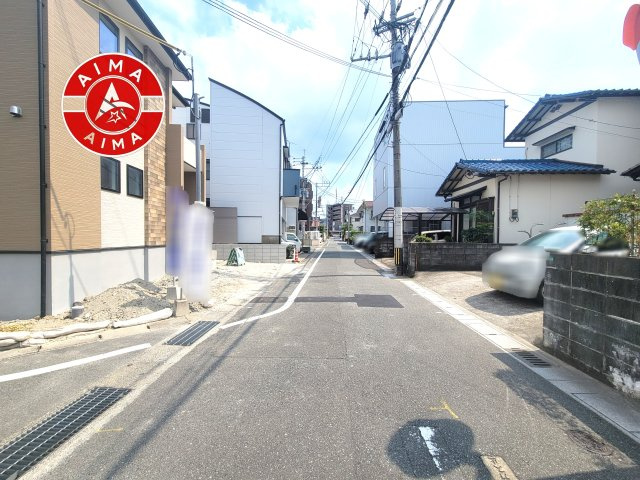 春日市上白水9丁目第1-1棟（1号棟）の外観|前面道路含む現地の写真です。