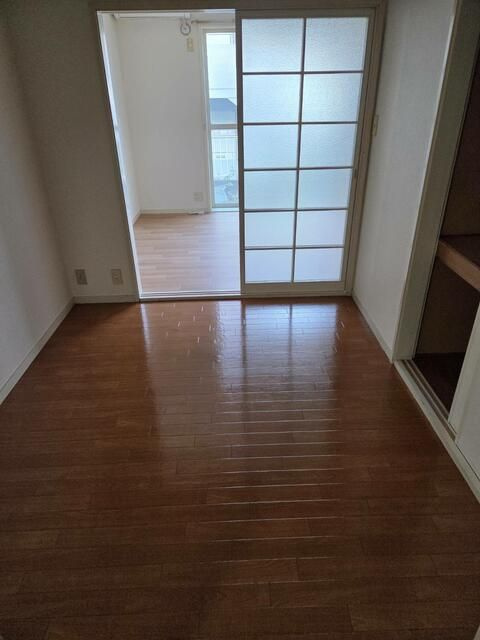 横浜市港南区上永谷１丁目のアパートの洋室