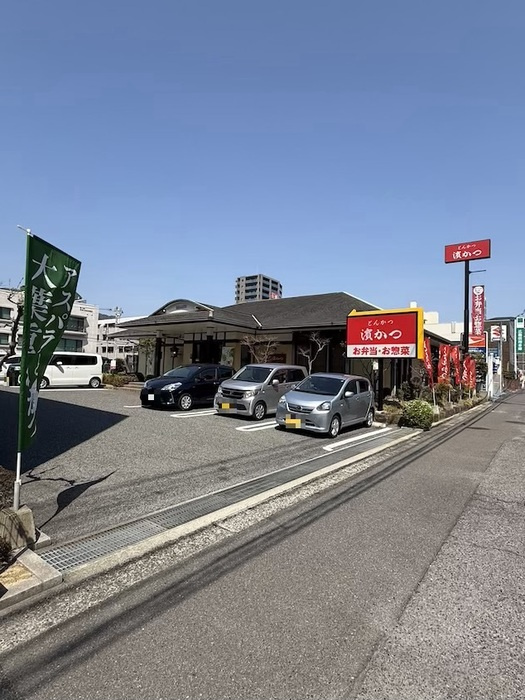 ニューライフテラスの駐車場|とんかつ濱かつ広島庚午店 ９７７ｍ