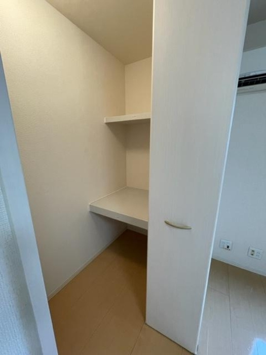 シャルマン深江 B棟の収納|ウォークインクローゼット