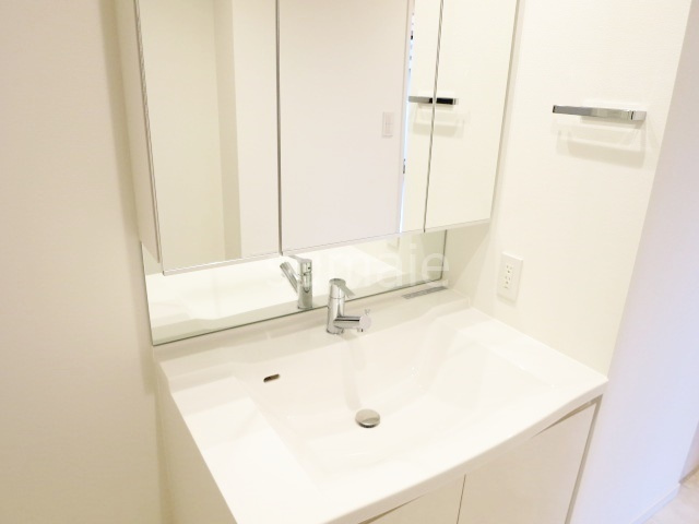 シエルトゥールロジュマンの洗面所|独立洗面台もピッカピカです♪