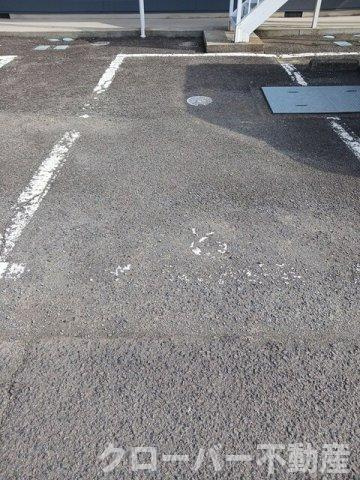 ニューシティ三条Ｂの駐車場