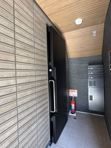 Ｈｅｉｍ　Ｋｏｍｏｒｅｌｉａのエントランス