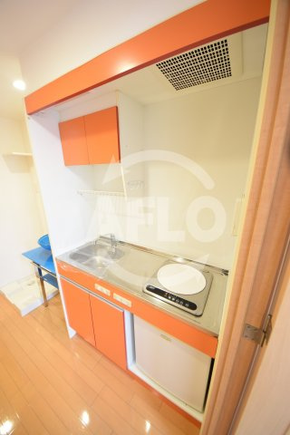 大阪プレステージアコモデーションのキッチン|大阪プレステージ・アコモデーション　IHコンロ・冷蔵庫付き