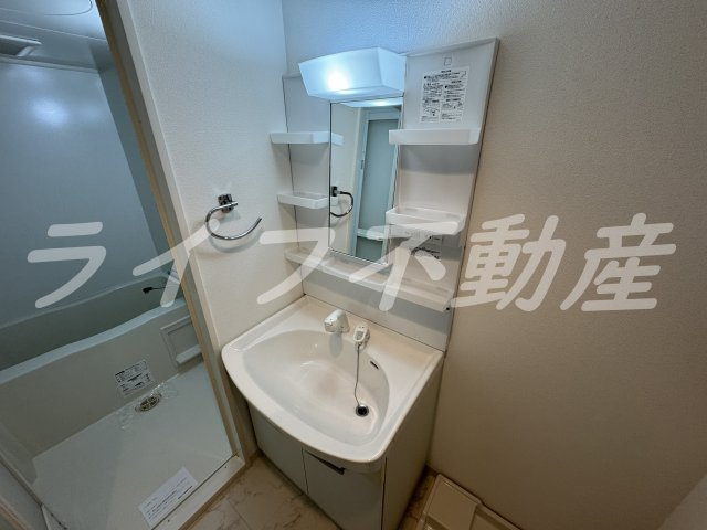 ドゥーエ森ノ宮の独立洗面台|独立洗面化粧台が付いています