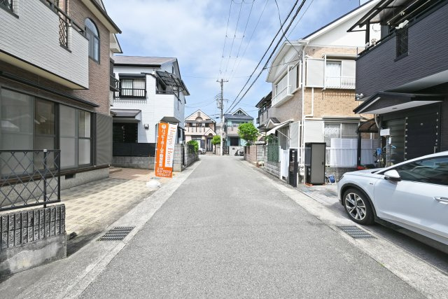 伊丹市南野１丁目中古戸建│6LDK+駐車駐輪の前面道路含む現地写真|前面道路　幅員5.0ｍ