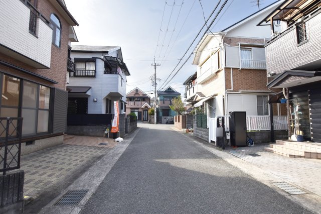 伊丹市南野１丁目中古戸建│6LDK+駐車駐輪の前面道路含む現地写真|前面道路　幅員5.0ｍ