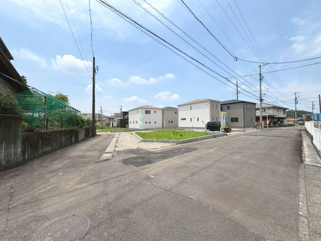 【商談中】リーブルガーデン　各務原市那加前野町一丁目　全7区画分譲の前面道路含む現地写真|■前面道路　■ヤマダ不動産　株式会社リライフ　
■夢のマイホーム購入をフルサポートします！