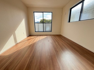 【洋室】 | 廿日市市物見西1（前空駅）全2区画　NO2 | 2階　洋室　収納付きでお部屋がスッキリ広く使えます。　
バルコニー×2　

