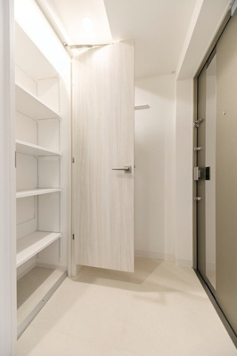 【玄関】 | プライムブリス新御徒町 | ※写真は同タイプ住戸です。
