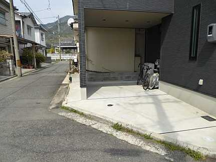 安佐北区深川5丁目築浅中古戸建の前面道路含む現地写真