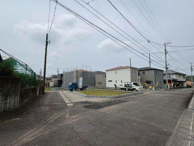 リーブルガーデン　各務原市那加前野町一丁目　全7区画分譲の前面道路含む現地写真|「現地（2026年6月30日）撮影」　
■前面道路　
■ヤマダ不動産　株式会社リライフ