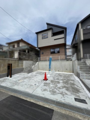 【外観】 | 堺市南区晴美台3丁　1号棟 | 南側約6.1ｍ道路で陽当り・通風良好！公園と緑に囲まれた閑静な住宅街。内覧をご希望の際はお気軽にお電話ください！