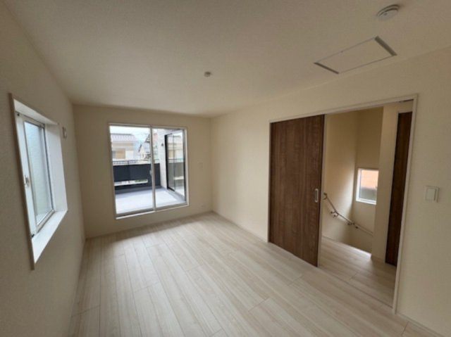 【洋室】 | 堺市南区晴美台3丁　1号棟 | 7.5帖の洋室！ご夫婦二人のベッドを配置しても十分な広さが確保されており、主寝室にもオススメです。
