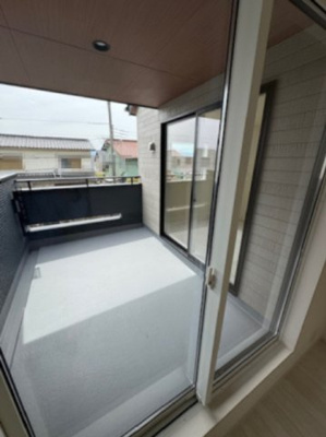 【バルコニー】 | 堺市南区晴美台3丁　1号棟 | バルコニーへは2部屋から出入り可能！インナーバルコニー仕様で天候の急な変化にも柔軟に対応可能です。