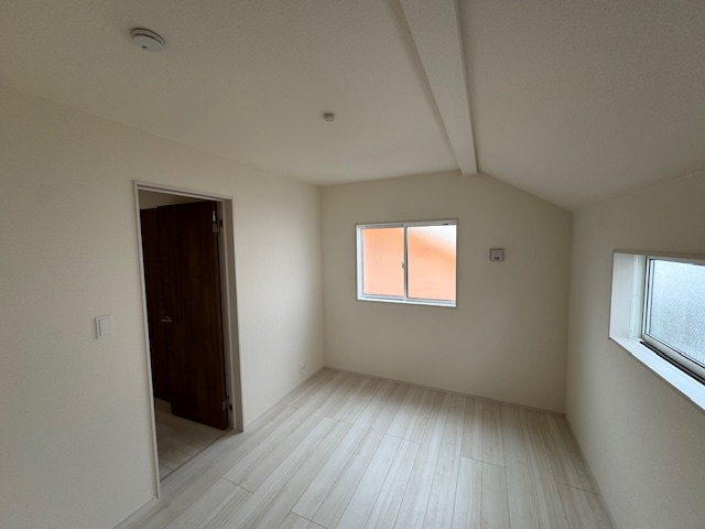 【洋室】 | 堺市南区晴美台3丁　1号棟 | 5.2帖の洋室！全居室洋室で内装もシンプル！多様なインテリアやレイアウトが楽しめます。