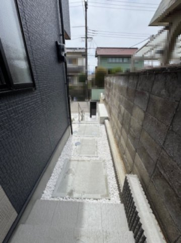 【その他】 | 堺市南区晴美台3丁　1号棟 | 小中学校・スーパーが近く、子育て世帯にも嬉しいエリア！徒歩3分のバス停から泉ヶ丘駅へ繋がるバス路線も充実。