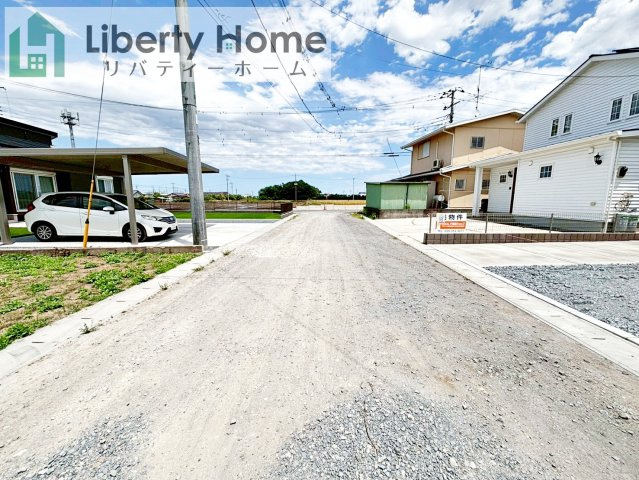 ひたちなか市馬渡17期　新築戸建の前面道路含む現地写真