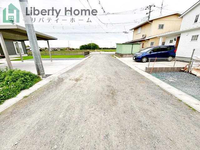 ひたちなか市馬渡17期　新築戸建の前面道路含む現地写真