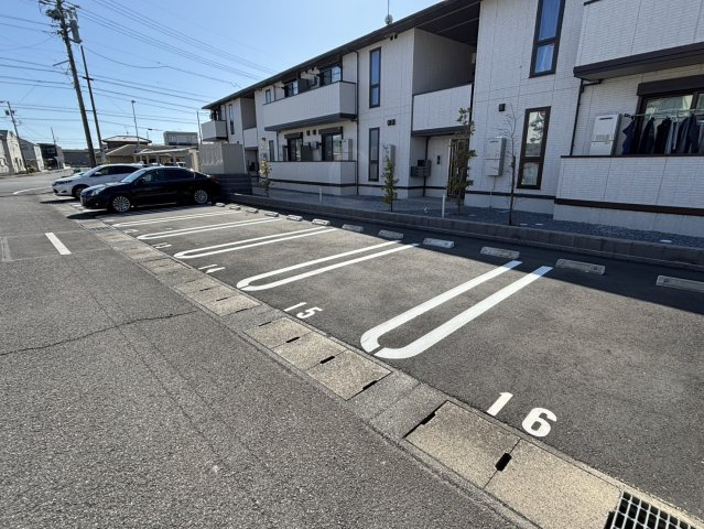 グランヴィラージュの駐車場