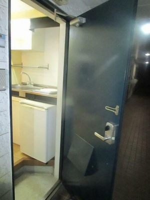 【玄関】 | 要町ホワイトコート | 落ち着いた玄関です　※同物件別部屋画像です