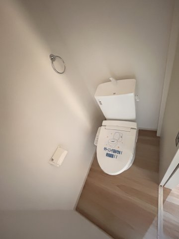 【LIGARE】小山市城東 第10期 全1棟のトイレ|〇トイレ〇
温水でしっかり洗える清潔さが魅力の温水洗浄便座。便座は冬でもあたたかく、快適なトイレ時間を叶えます。節電機能も備え、家計にやさしいのもポイント！
※2026年4月撮影