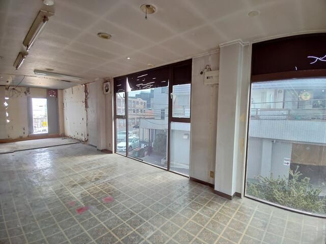 富里市日吉倉の店舗事務所の内装
