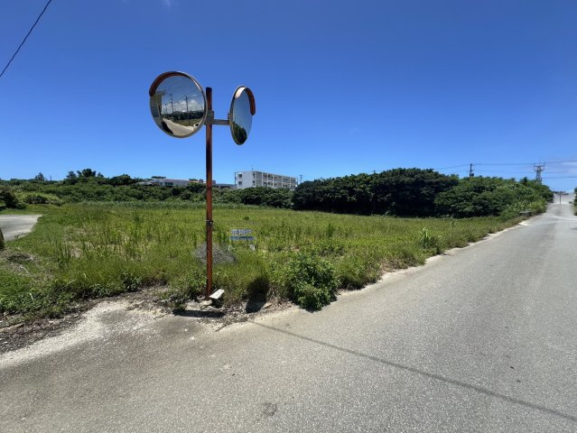 憧れの宮古島。なぜか理想と思える宮古島。現況は畑ですが建築する事が出来る売地となります。２区画での販売ですが、１区画でもお譲り致します、な、『宮古島市下地上地』の土地。の外観|物件の外観です